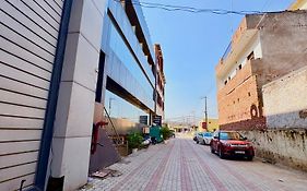Hotel Jb Grand Residency Zirakpur Chandigarh # Lift #Balcony Rooms # Banquet Hall # Family Rooms